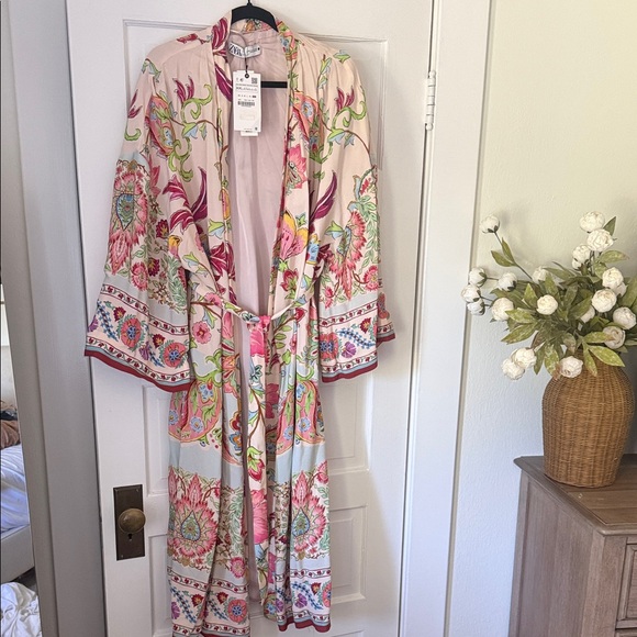 NWT Zara Floral Kimono Robe - Picture 7 of 16